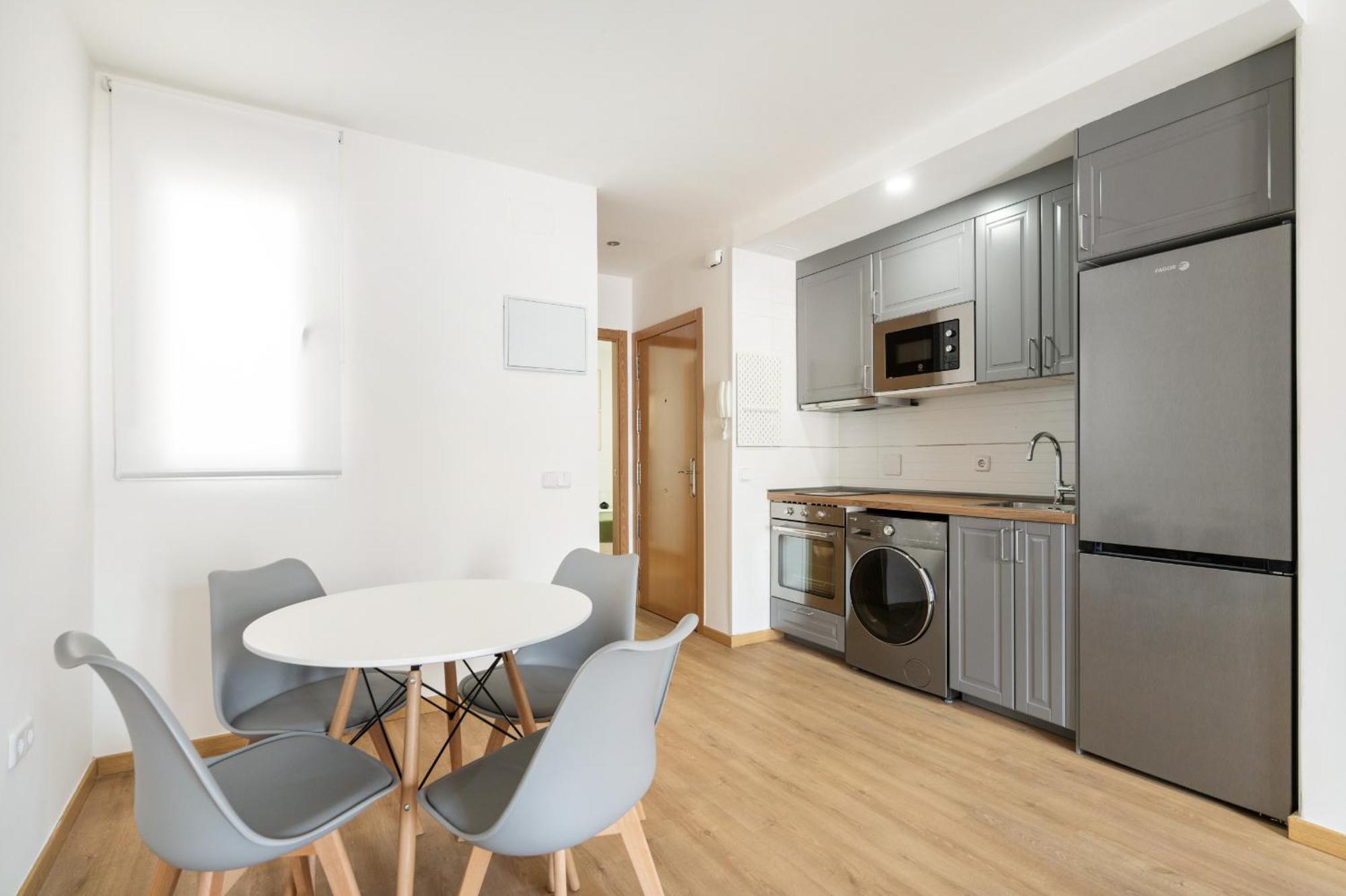Apartamento En La Avenida De La Albufera Alquiler Temporal Madrid Exteriér fotografie